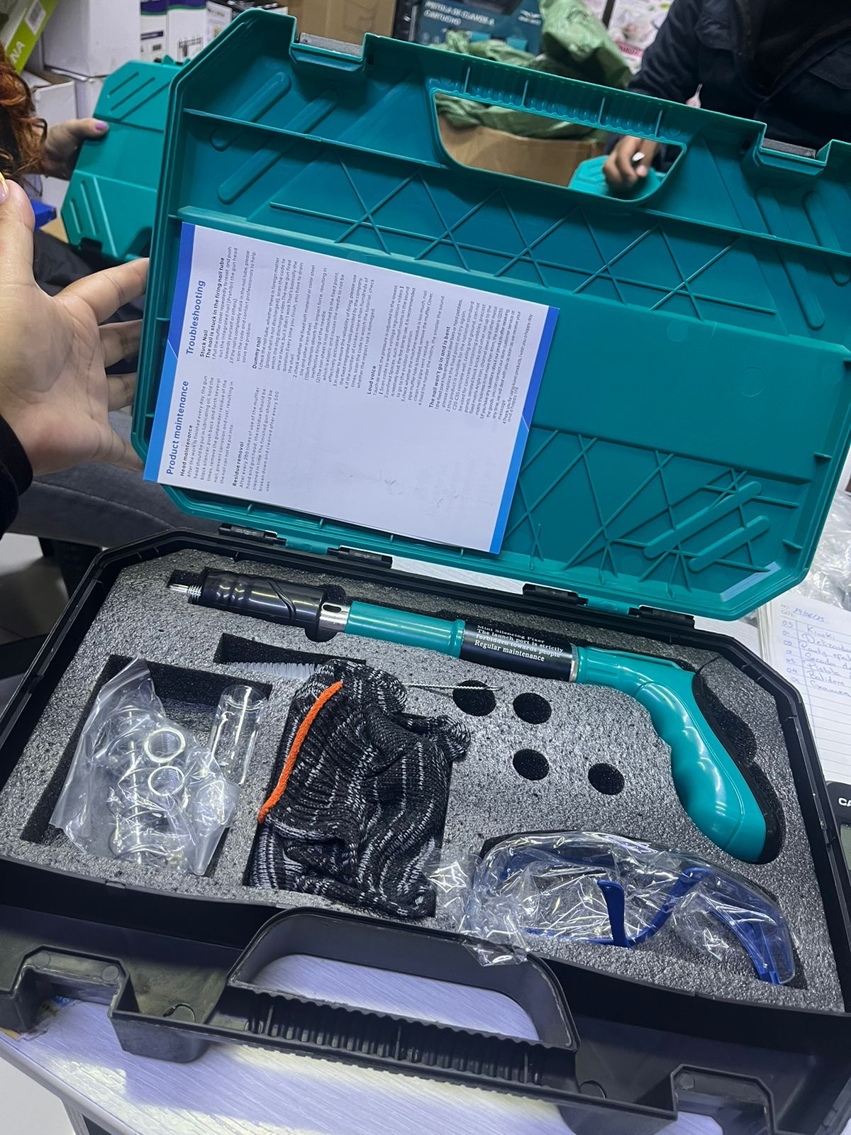 PISTOLA DE CLAVOS FULMINANTES